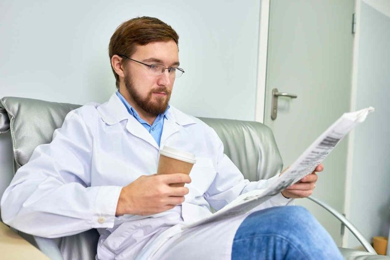 Notícias do mês para médicos: guia para você se manter bem informado