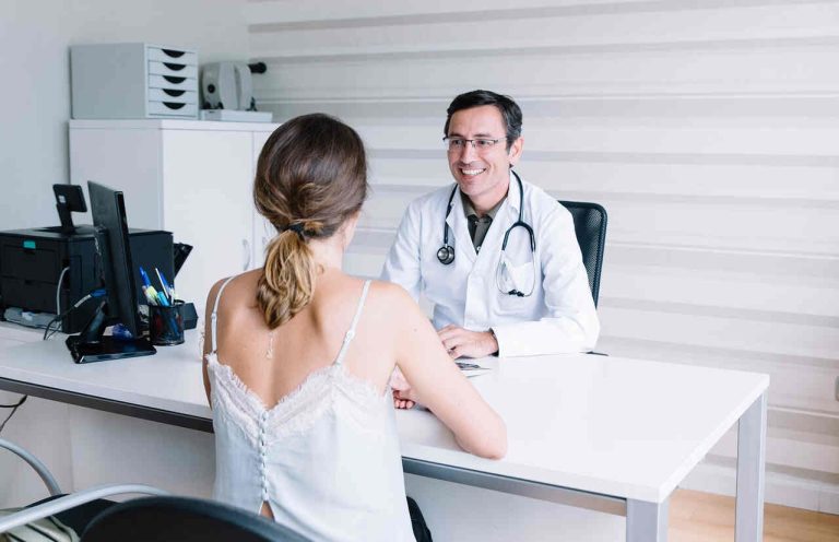 Quanto ganha um médico? Saiba a média salarial da profissão em 2024